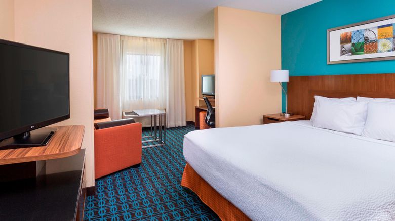 <b>Fairfield Inn & Suites Galesburg Suite</b>. Images powered by <a href="https://www.leonardoworldwide.com/" title="Leonardo Worldwide" target="_blank">Leonardo</a>.