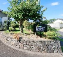 Summit Motor Lodge Exterior
