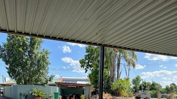 Miles Outback Motel Exterior