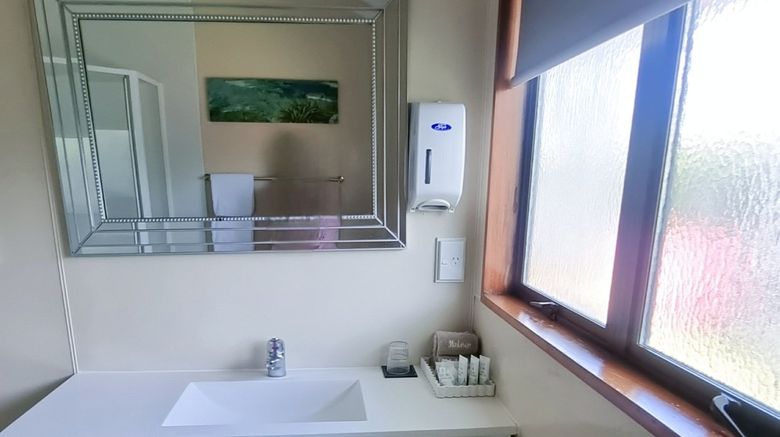 <b>Summit Motor Lodge Room</b>. Images powered by <a href="https://www.leonardoworldwide.com/" title="Leonardo Worldwide" target="_blank">Leonardo</a>.