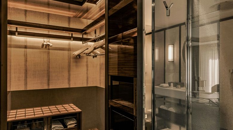 <b>Bulgari Hotel Paris Suite</b>. Images powered by <a href="https://www.leonardoworldwide.com/" title="Leonardo Worldwide" target="_blank">Leonardo</a>.