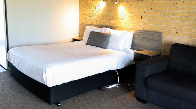 Lookout Motor Inn Room