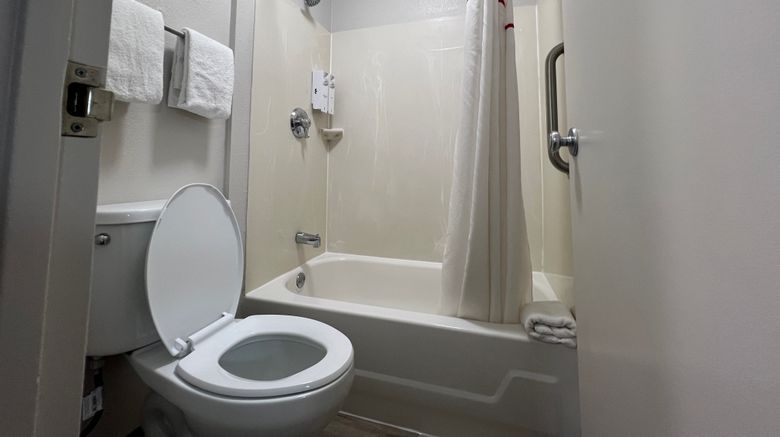 <b>Red Roof Inn Lexington South Room</b>. Images powered by <a href="https://www.leonardoworldwide.com/" title="Leonardo Worldwide" target="_blank">Leonardo</a>.