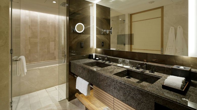 <b>Four Seasons Hotel Kyoto Room</b>. Images powered by <a href="https://www.leonardoworldwide.com/" title="Leonardo Worldwide" target="_blank">Leonardo</a>.