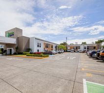 Holiday Inn Express Exterior