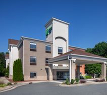 Holiday Inn Express & Suites Exterior