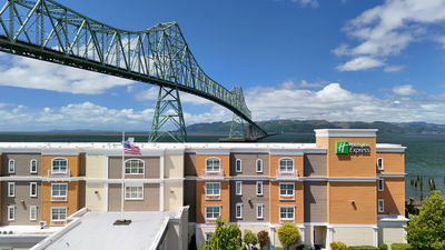 Holiday Inn Express Hotel & Suites