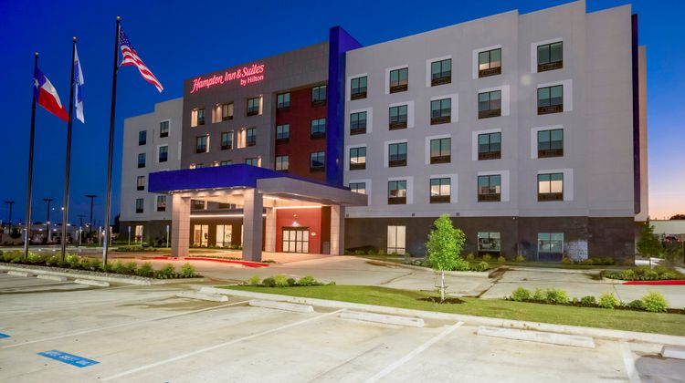 Hampton Inn and Suites Irving Hwy 183 Exterior