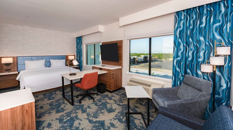 Hampton Inn and Suites Irving Hwy 183 Room