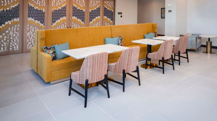 Hampton Inn and Suites Irving Hwy 183 Restaurant