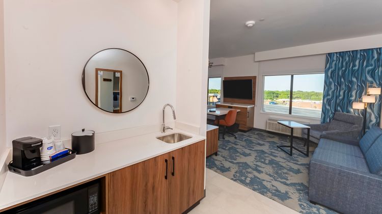 Hampton Inn and Suites Irving Hwy 183 Room