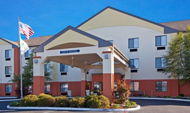 Muncie Place Hotel & Suites Exterior