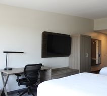 Holiday Inn Express Bakersfield Room
