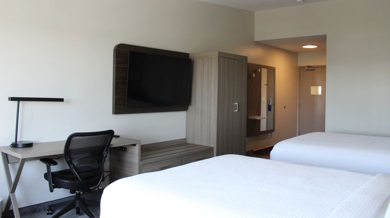 <b>Holiday Inn Express Bakersfield Room</b>. Images powered by <a href="https://www.leonardoworldwide.com/" title="Leonardo Worldwide" target="_blank">Leonardo</a>.