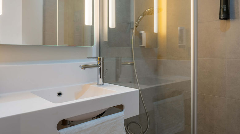 <b>B&B Hotel Annecy Cran-Gevrier Room</b>. Images powered by <a href="https://www.leonardoworldwide.com/" title="Leonardo Worldwide" target="_blank">Leonardo</a>.