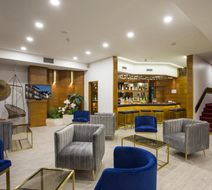 Casual Inca Porto Lobby