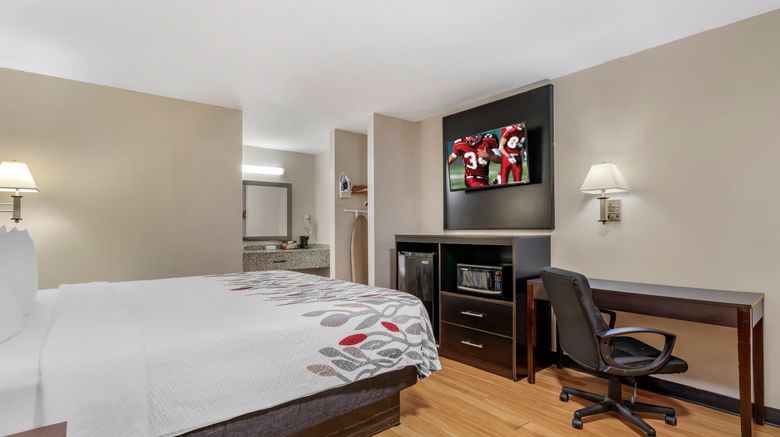 <b>Red Roof Inn Atlanta-Kennesaw State Univ Room</b>. Images powered by <a href="https://www.leonardoworldwide.com/" title="Leonardo Worldwide" target="_blank">Leonardo</a>.