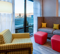 Hampton inn and Suites La Grand Lobby