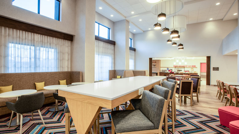 <b>Hampton inn and Suites La Grand Lobby</b>. Images powered by <a href="https://www.leonardoworldwide.com/" title="Leonardo Worldwide" target="_blank">Leonardo</a>.