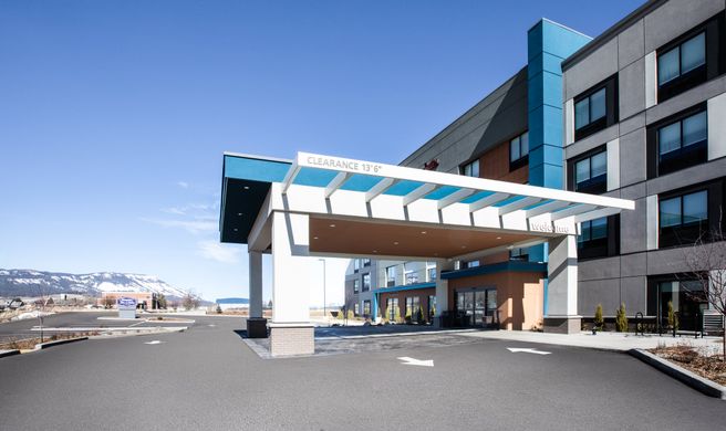 Hampton inn and Suites La Grand Exterior