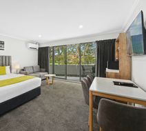 Palm Court Motor Inn Room