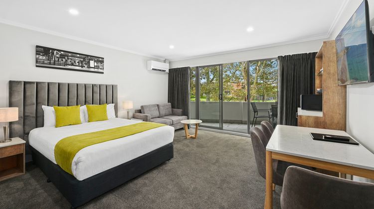 Palm Court Motor Inn Room
