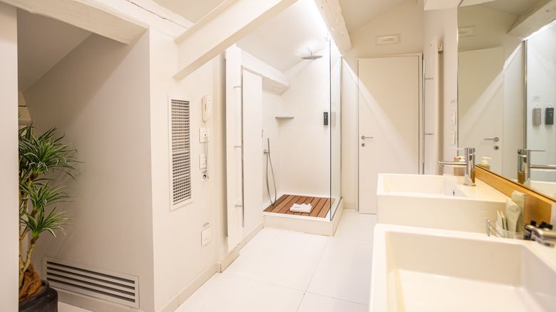 <b>I Portici Hotel Bologna Room</b>. Images powered by <a href="https://www.leonardoworldwide.com/" title="Leonardo Worldwide" target="_blank">Leonardo</a>.