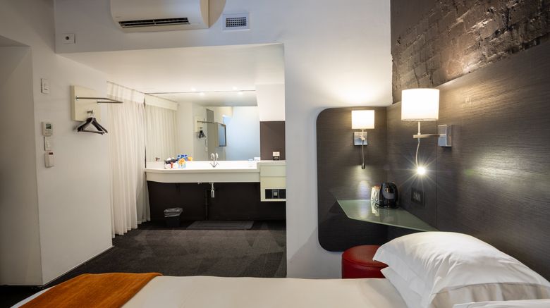<b>Signature Lux Hotel by ONOMO, Waterfront Room</b>. Images powered by <a href="https://www.leonardoworldwide.com/" title="Leonardo Worldwide" target="_blank">Leonardo</a>.