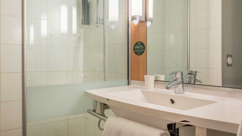 <b>B&B Hotel Marseille Bonneveine Room</b>. Images powered by <a href="https://www.leonardoworldwide.com/" title="Leonardo Worldwide" target="_blank">Leonardo</a>.