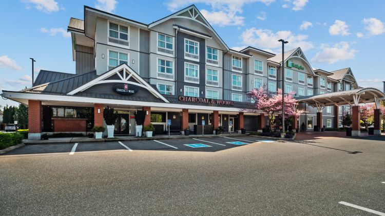 Holiday Inn & Stes Surrey E-Cloverdale Exterior