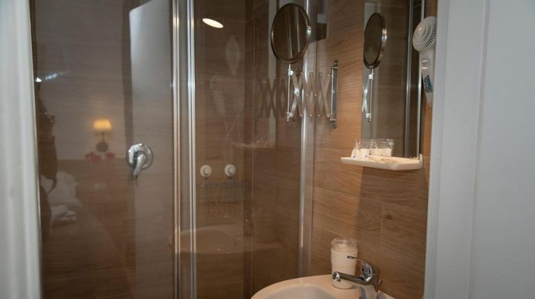 <b>Hotel Ideal Room</b>. Images powered by <a href="https://www.leonardoworldwide.com/" title="Leonardo Worldwide" target="_blank">Leonardo</a>.