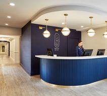 124 on Queen Hotel and Spa Lobby