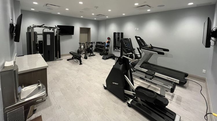 124 on Queen Hotel and Spa Health Club