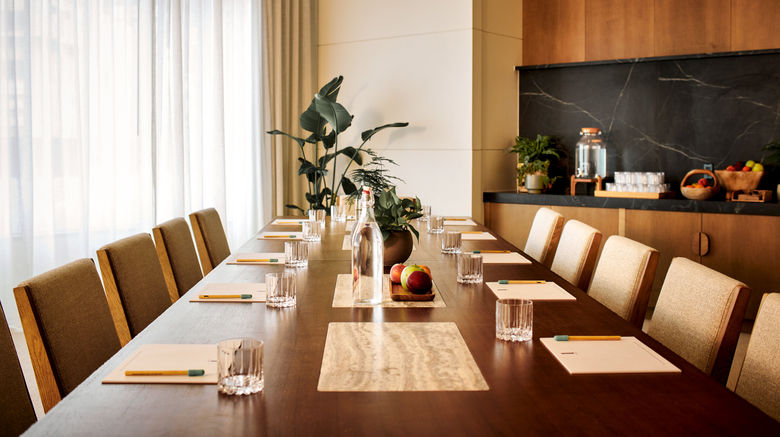 <b>1 Hotel Seattle Meeting</b>. Images powered by <a href="https://www.leonardoworldwide.com/" title="Leonardo Worldwide" target="_blank">Leonardo</a>.