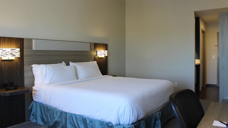 <b>Holiday Inn Express Bakersfield Room</b>. Images powered by <a href="https://www.leonardoworldwide.com/" title="Leonardo Worldwide" target="_blank">Leonardo</a>.