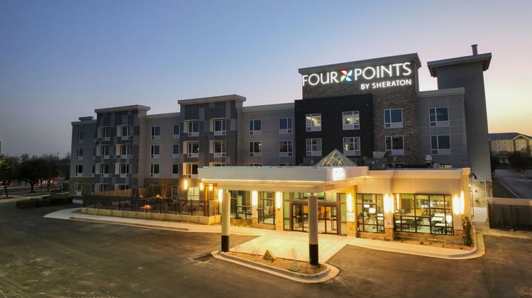 Four Points Austin Airport Exterior