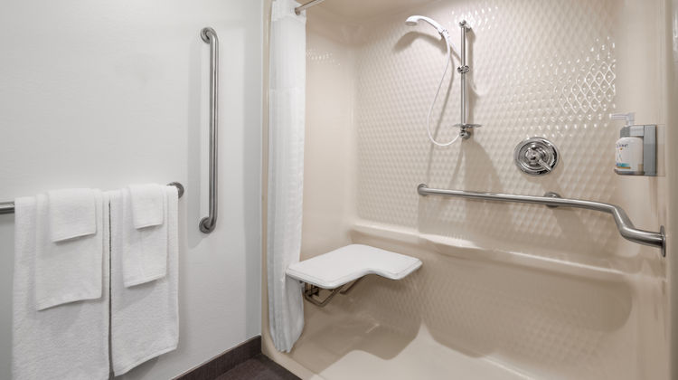 Garner Hotel Albuquerque Airport Room