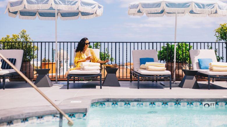 <b>The Kimpton Canary Pool</b>. Images powered by <a href="https://www.leonardoworldwide.com/" title="Leonardo Worldwide" target="_blank">Leonardo</a>.