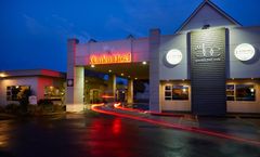 Shoreline Motel
