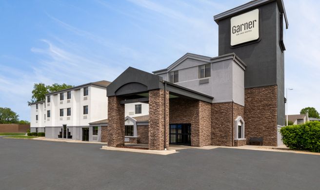 Garner Hotel Topeka West, an IHG Hotel Exterior
