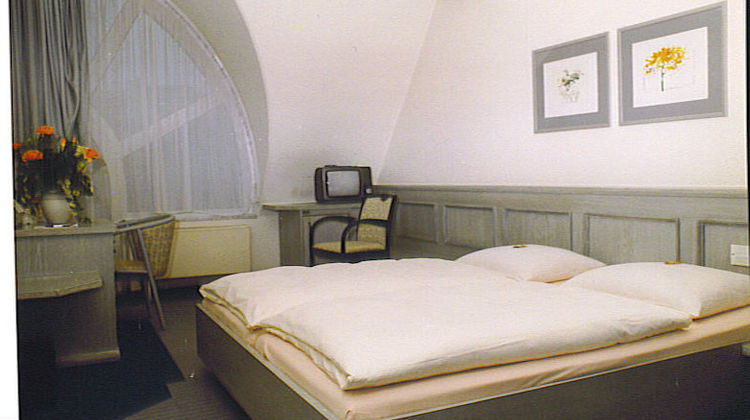 Avenue Hotel Room