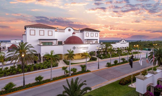 Holiday Inn Club Grand Residences Exterior
