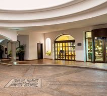 Holiday Inn Club Grand Residences Lobby