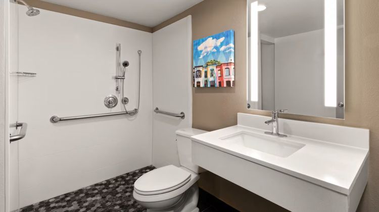 Holiday Inn Express Washington DC NoMA Room