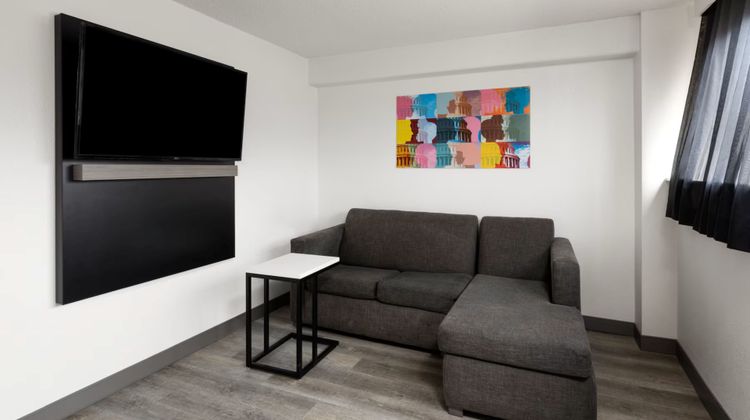 Holiday Inn Express Washington DC NoMA Suite