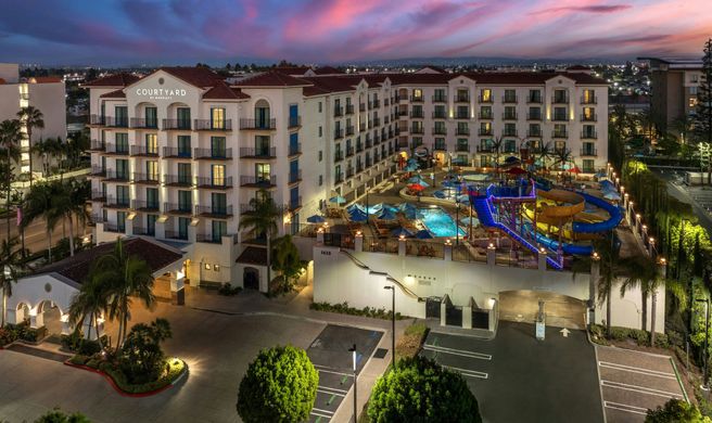 Courtyard Anaheim Theme Park Entrance Exterior