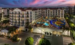Courtyard Anaheim Theme Park Entrance