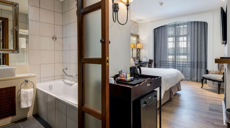 <b>ANEW Hotel Hilton Room</b>. Images powered by <a href="https://www.leonardoworldwide.com/" title="Leonardo Worldwide" target="_blank">Leonardo</a>.
