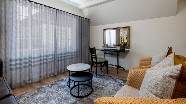 <b>ANEW Hotel Hilton Suite</b>. Images powered by <a href="https://www.leonardoworldwide.com/" title="Leonardo Worldwide" target="_blank">Leonardo</a>.