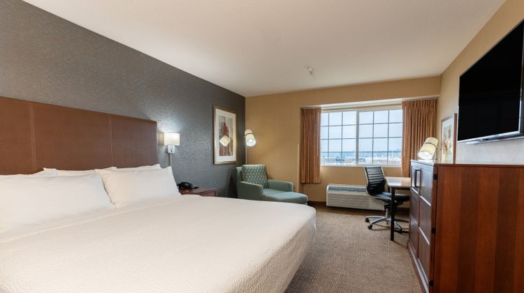Silver Cloud Inn Room